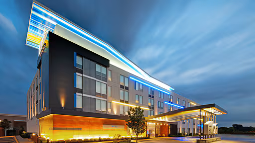 Aloft by Marriott Bolingbrook exterior